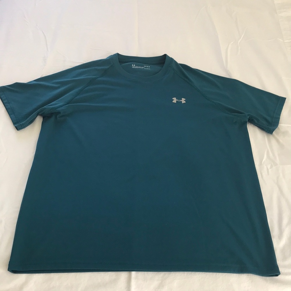Crew neck UA shirt